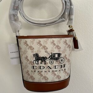 COACH Dakota Bucket Bag with Horse and Carriage 🤎🤍 NWT